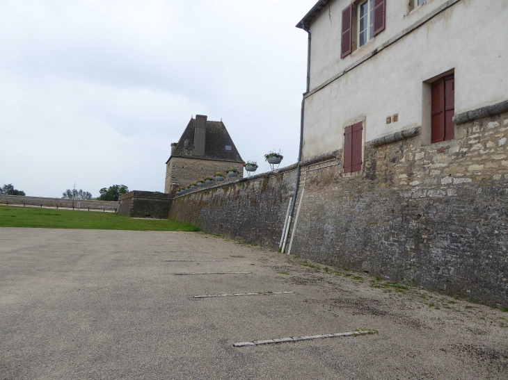 Au pied des anciens remparts - Sennecey-le-Grand