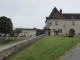 la mairie et l'office de tourisme dans le château