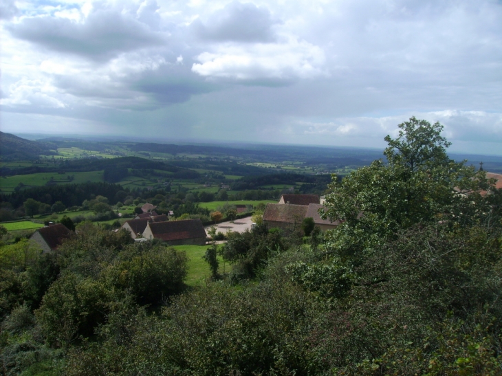 Vue du sommet de la butte & village - Suin