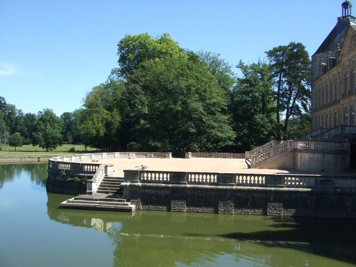 Château de Sully : vue sur la terrasse