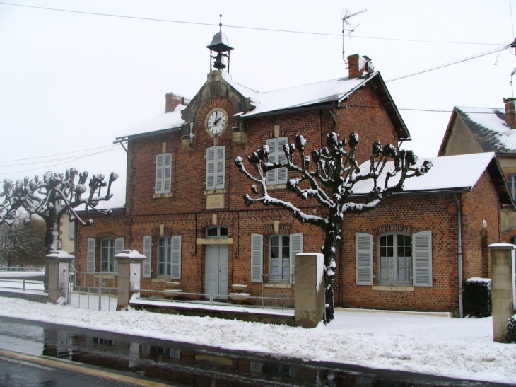 Mairie de Vitry sur Loire sous la neige - Vitry-sur-Loire