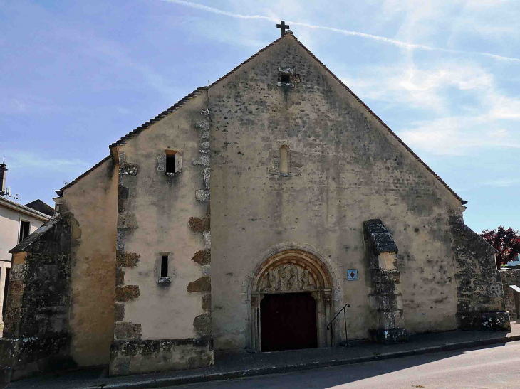 L'entrée de l'église - Annéot