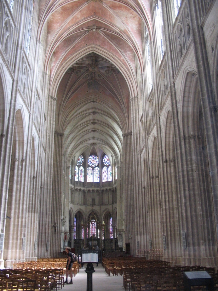 Auxerre : Nef cathédrale St Etienne