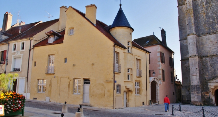 Maison des Sires de Domecy 15 Em Siècle - Avallon