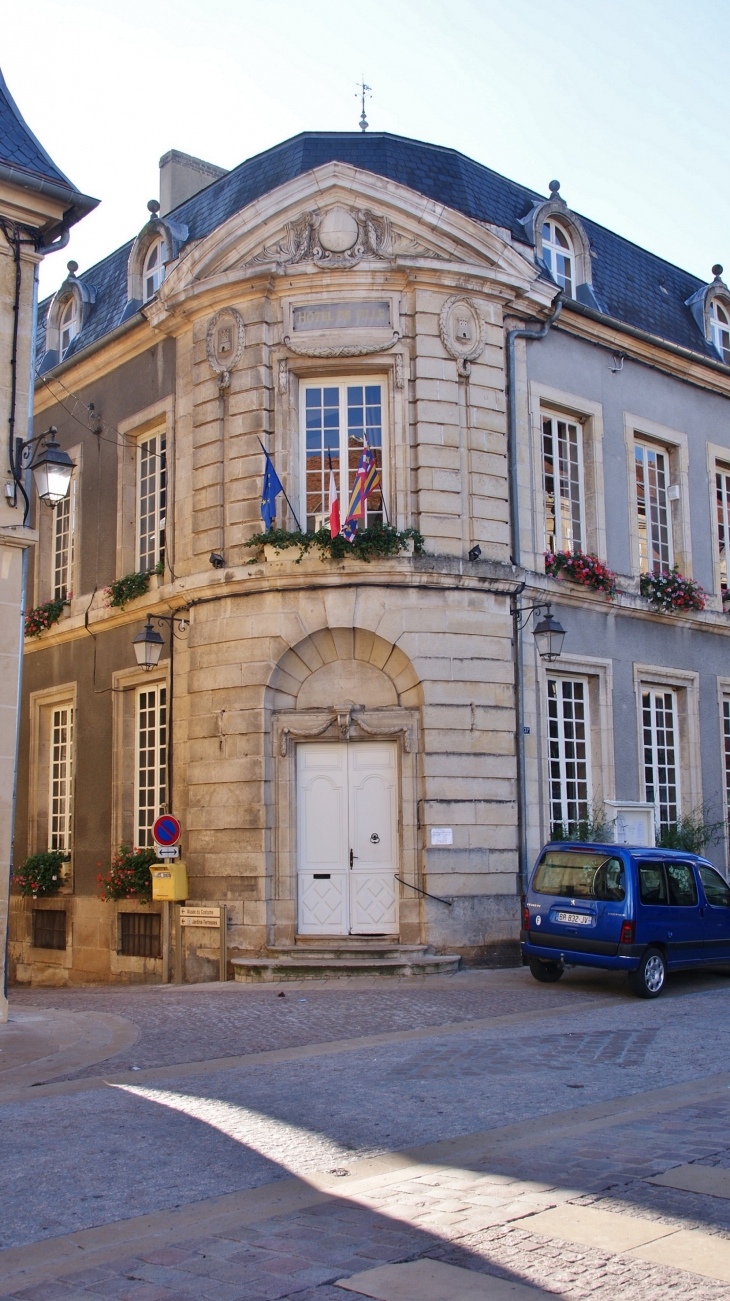 Hotel-de-ville 1772 - Avallon