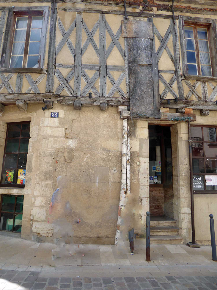 Grande rue Aristide Briand : maison très ancienne - Avallon