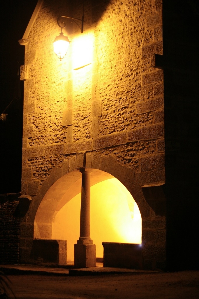 Lavoir dans le haut du village - Bierry-les-Belles-Fontaines