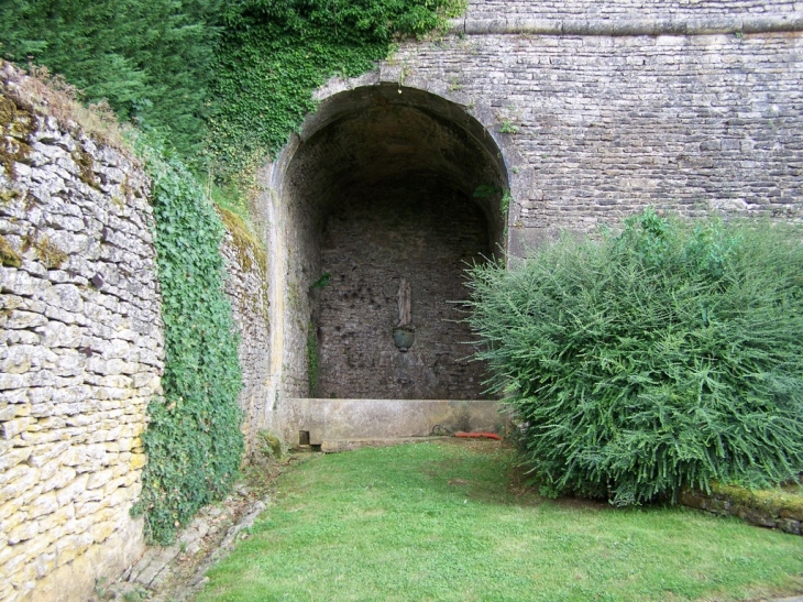 Fontaine de Vianne - Bierry-les-Belles-Fontaines