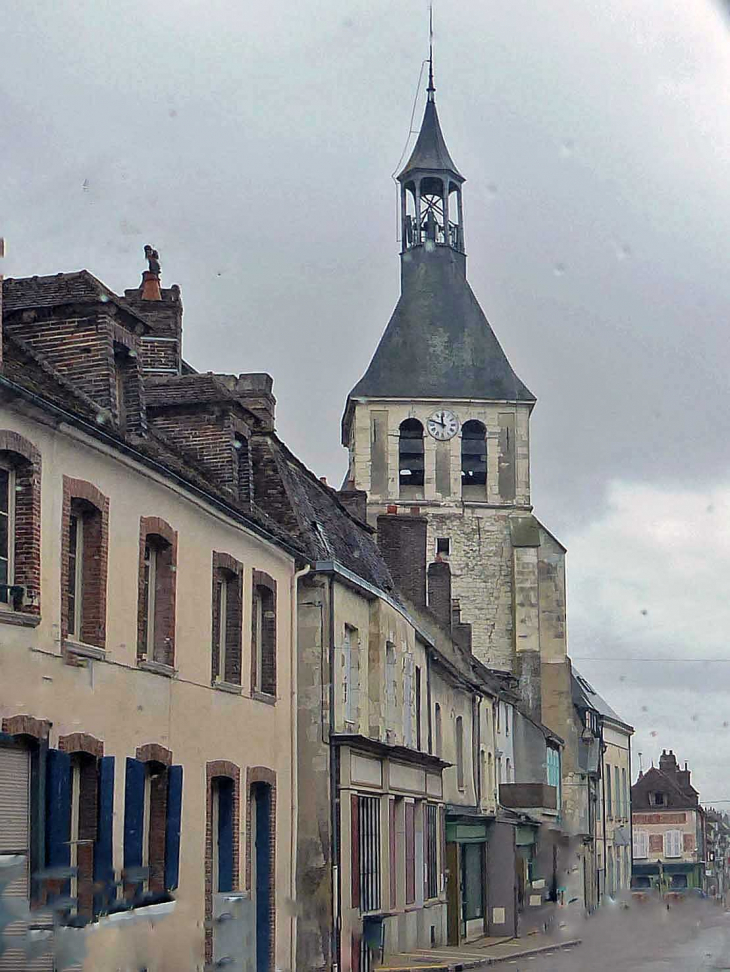 Vers l'église - Brienon-sur-Armançon