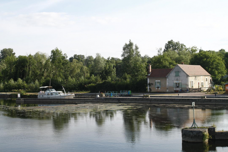 Vue su l'Yonne - Champs-sur-Yonne