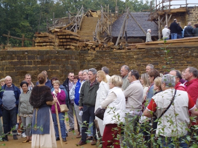 Visite du chantier de Guédelon dans le cadre du jumelage avec Zetrud-Lumay (BE) - Coulanges-la-Vineuse