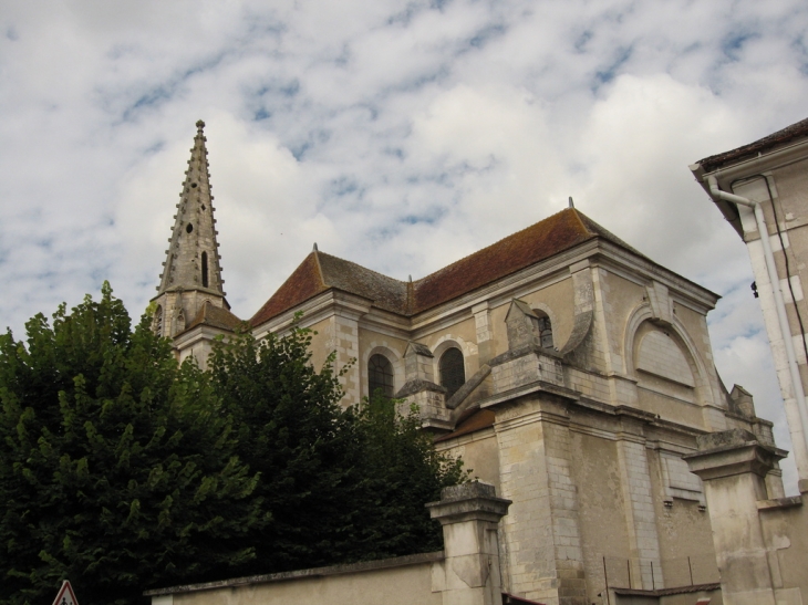 Extérieur l'église - Coulanges-la-Vineuse