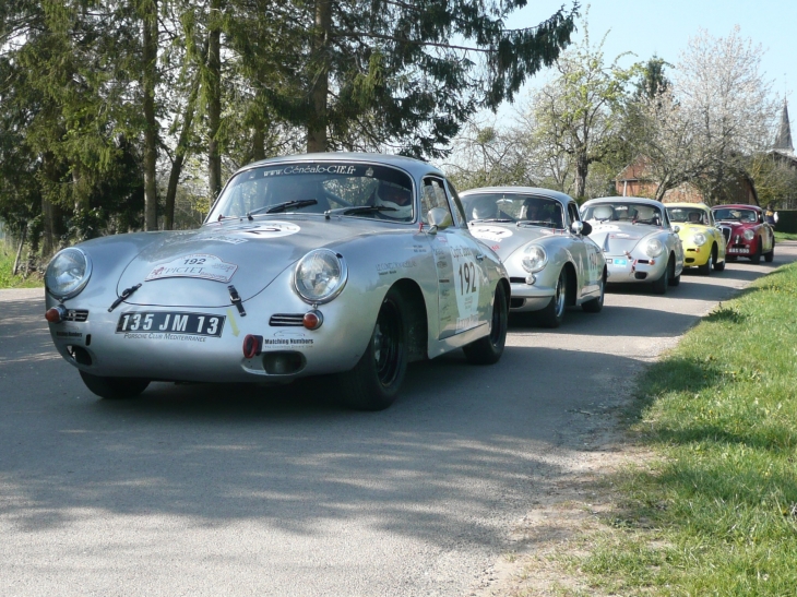 Route de Mormont passage des concurrents du Tour Auto 2012 - Égleny