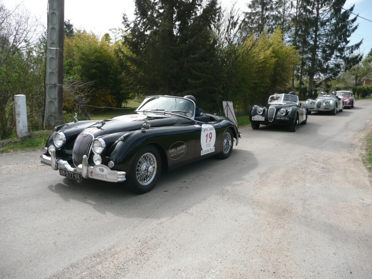 Route de Mormont passage des concurrents du Tour Auto 2012 - Égleny