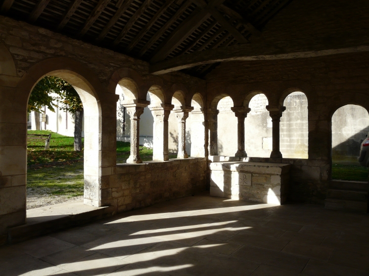 Entrée de l'église - Escolives-Sainte-Camille