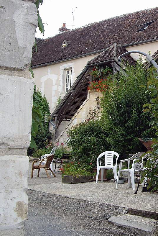 Cour d'une maison de vigneron - Escolives-Sainte-Camille