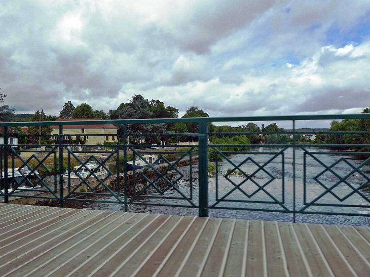 La Cour Barrée : canal du Nivernais - Escolives-Sainte-Camille