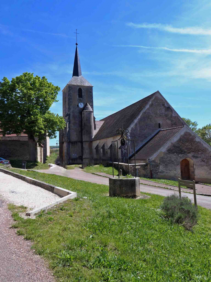 Vers l'église - Girolles