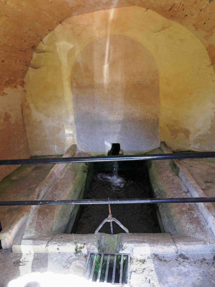 Le lavoir - Girolles