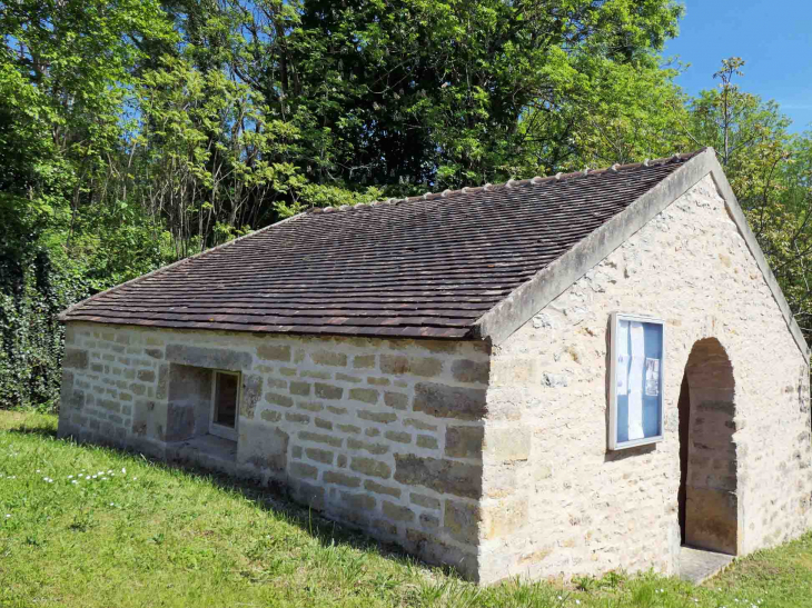 Le lavoir - Girolles