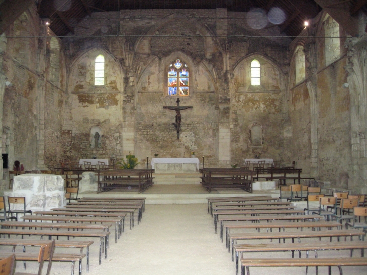 Intérieur de l'église - Gy-l'Évêque