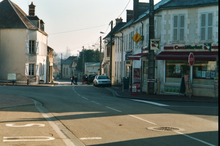 Grande rue (monument au morts) - Héry