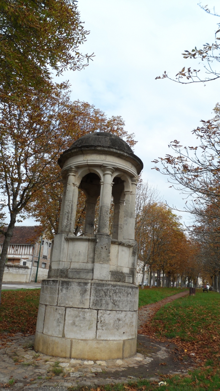 Ancienne vigie des remparts.  - Joigny