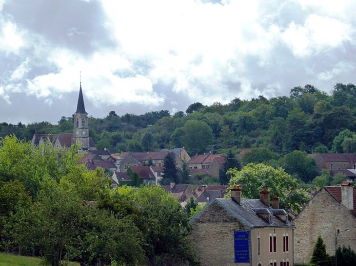 Vue sur le village - Lucy-le-Bois