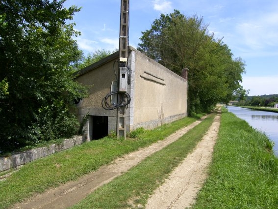 Le lavoir - Lucy-sur-Yonne