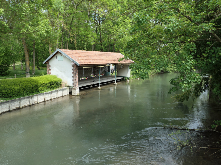 Lavoir au bord de la Vanne - Maillot