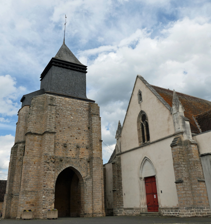 Le clcoher séparé de l'église - Malay-le-Grand