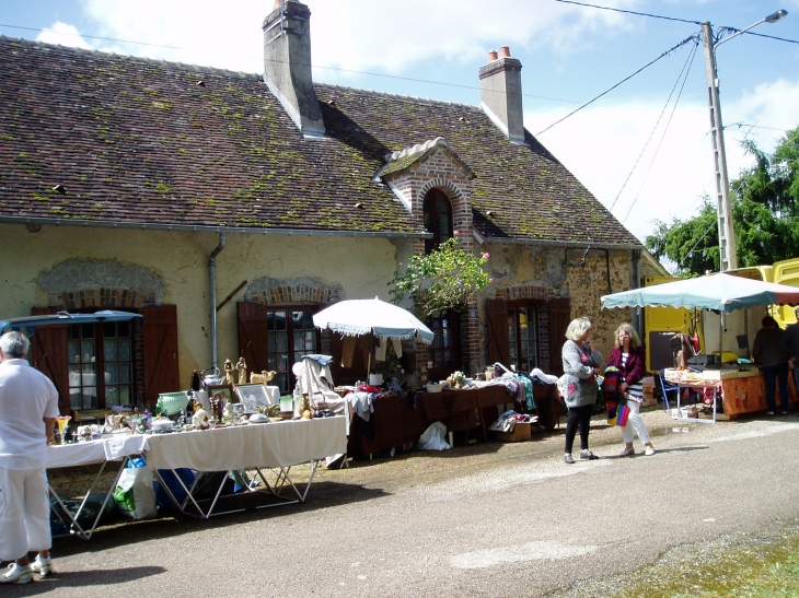 Vide grenier Malicorne