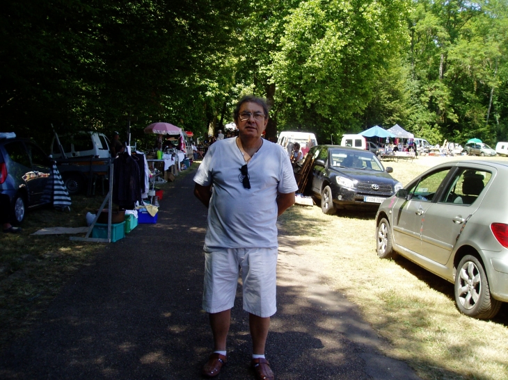 Affluence au vide grenier - Malicorne