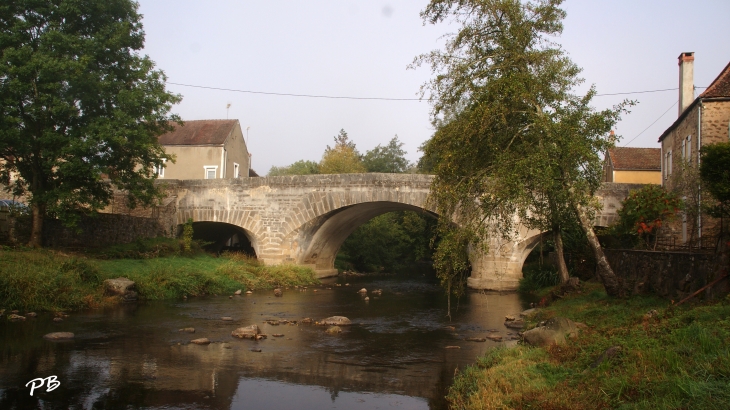 Pont sur Le Cousin - Pontaubert