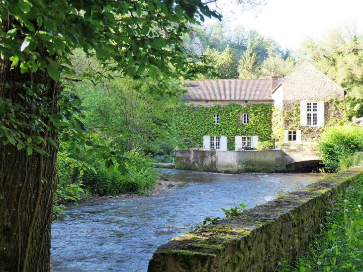 Ancien moulin sur le Cousin - Pontaubert