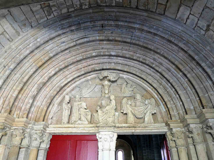 Le portail roman de l'église - Pontaubert