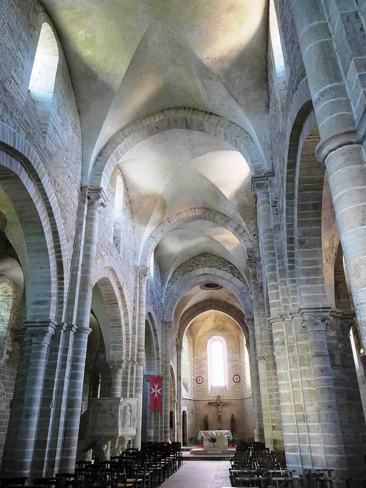 à l'intérieur de l'église - Pontaubert