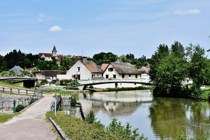 La Commune - Rogny-les-Sept-Écluses