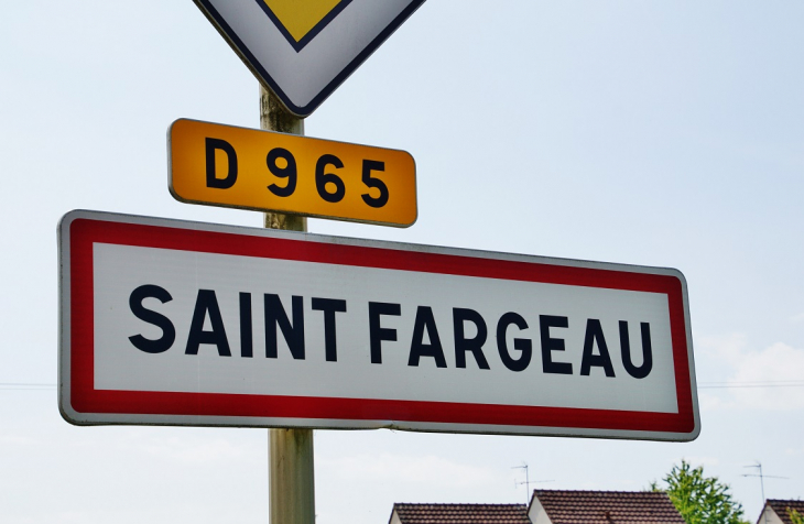  - Saint-Fargeau