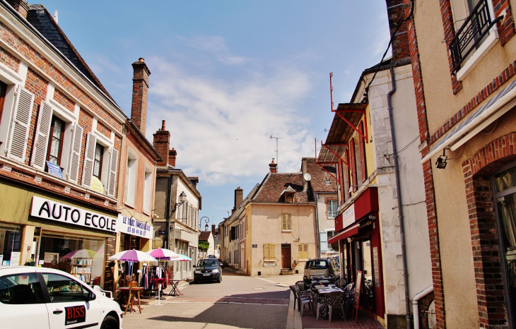 La Commune - Saint-Fargeau