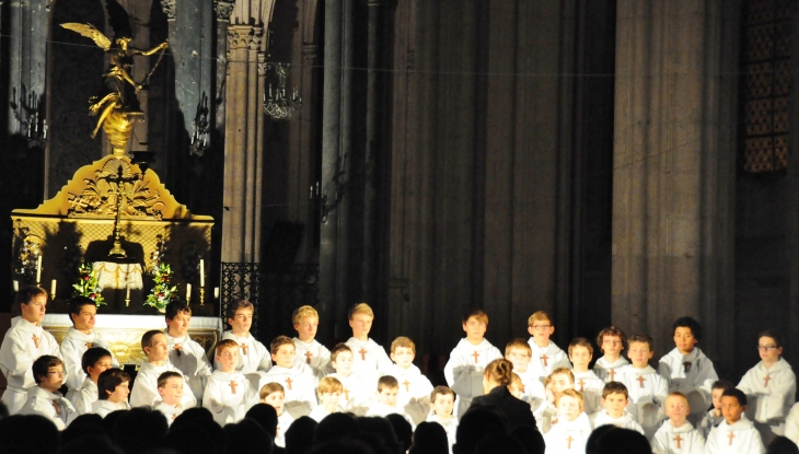 Les-petits-chanteurs-a-saint-julien-en-concert-a-l-initiative-de-la-paroisse-devant-l-ange-baroque - Saint-Julien-du-Sault