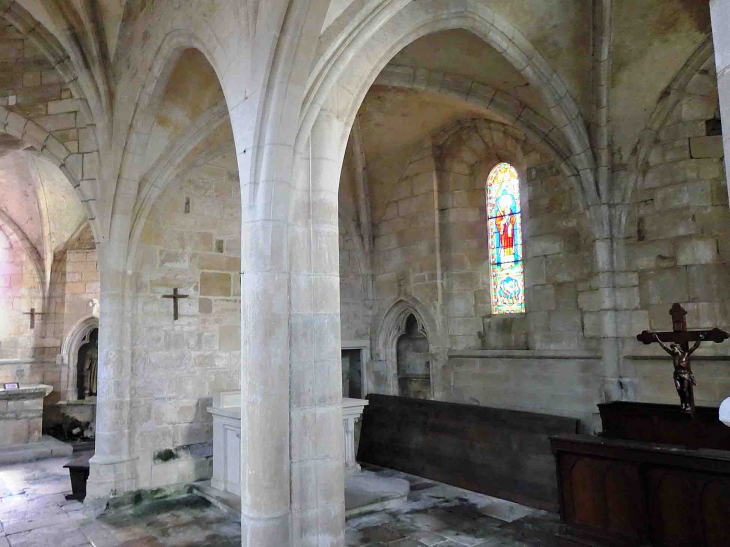 L'intérieur de l'église Notre Dame - Saint-Père