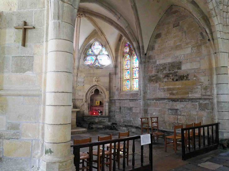 L'intérieur de l'église Notre Dame - Saint-Père