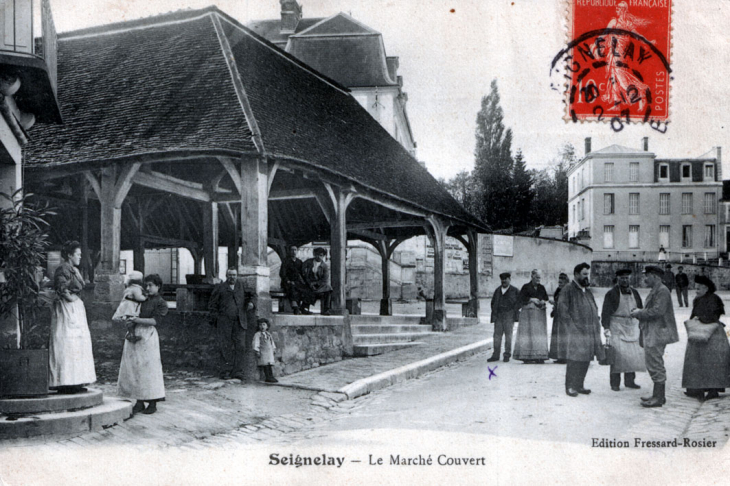 La halle, jour de marché - Seignelay