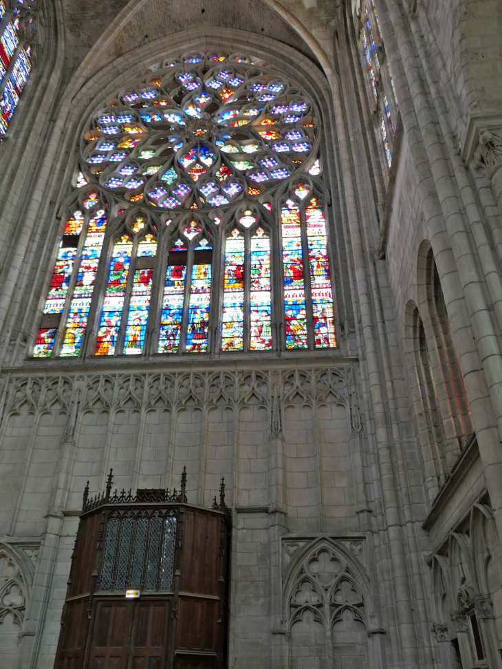 Cathédrale Saint Etienne : transept Sud rosace Saint Etienne - Sens