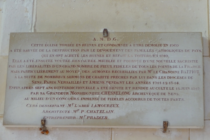 Plaque dans l'église - Taingy