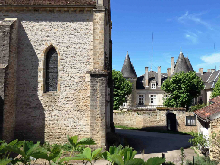 L'église et le château - Tharoiseau