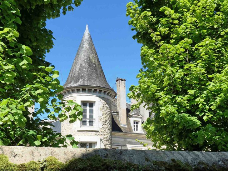 Le château - Tharoiseau