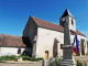 le monument aux morts devant l'église