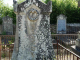 Photo suivante de Vault-de-Lugny lombes et croix dans le cimetière